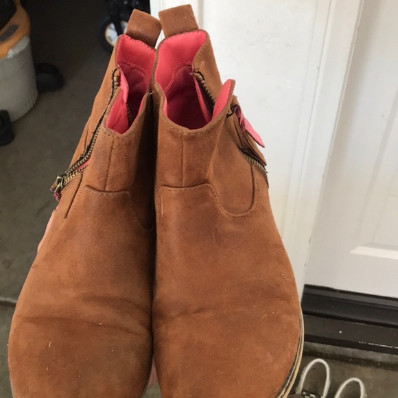 Boots - Picture 2 of 4